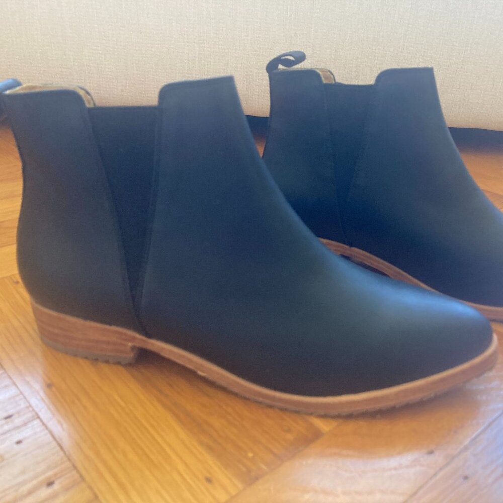Nisolo Eva Everyday Chelsea Boot, Black, Size 9, NWT